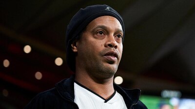 Ronaldinho confirma en redes sociales su positivo a COVID-19