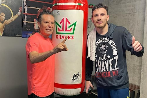 Julio César Chávez defiende a su hijo Omar tras ser liberado: ‘Tiene mucho resentimiento y odio’