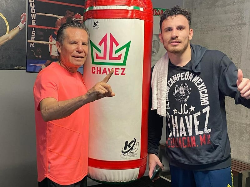 Julio César Chávez defiende a su hijo Omar tras ser liberado: ‘Tiene mucho resentimiento y odio’