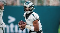 NFL: Jalen Hurts se perdería la temporada por coágulos; jugó ante Jaguars pese a diagnóstico