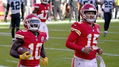 Tyreek Hill fue líder en recepciones para Kansas en 2021.