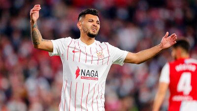 El mexicano será evaluado nuevamente por su club luego de resentirse de su lesión.