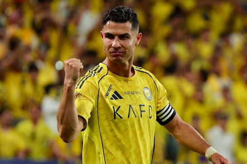 Cristiano Ronaldo responde a burlas de aficionados del Al Ahli: ‘Yo tengo 5 Champions’ (VIDEO)