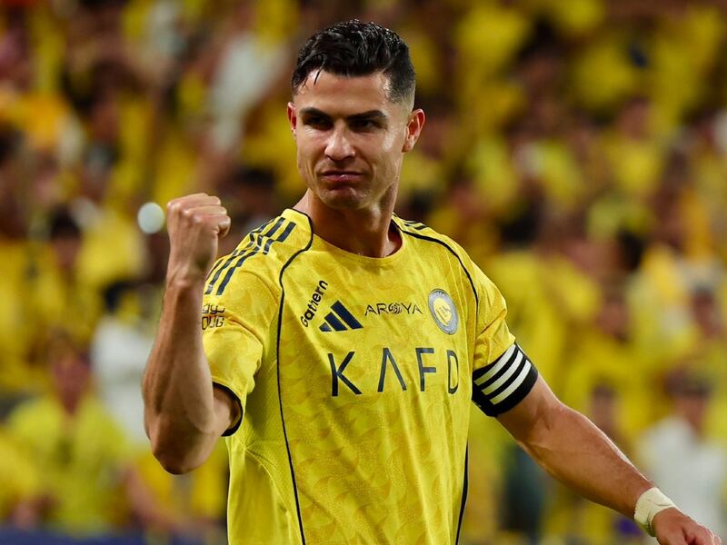 Cristiano Ronaldo responde a burlas de aficionados del Al Ahli: ‘Yo tengo 5 Champions’ (VIDEO)