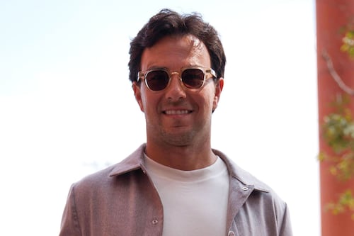 ¡En casa! Checo Pérez visita al Atlas mientras alista su regreso a la Fórmula 1