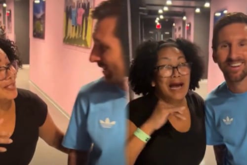Mujer fue DESPEDIDA por pedirle un saludo a Messi; ella quería cumplir el sueño de su pareja (VIDEO)