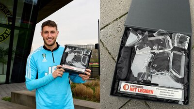 El delantero rompió accidentalmente su premio de jugador del mes.