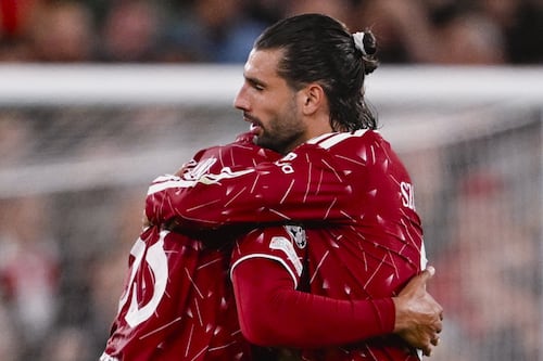¡Obed Vargas se quedó en la BANCA! Liverpool remontó en Anfield con GOLAZOS y derrotó 2-1 al Atlético