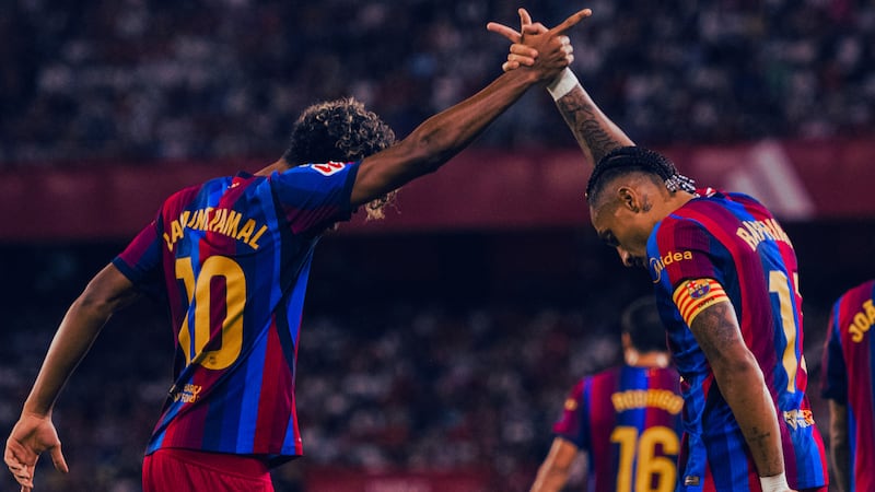 ¡RENOVADO y enchufado! Raphinha hila SEGUNDO HAT TRICK para mantener LÍDER PERFECTO al Barça