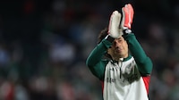 Memo Ochoa RESPONDE a usuario que lo ve como titular en el México vs Sudáfrica en el Mundial 2026