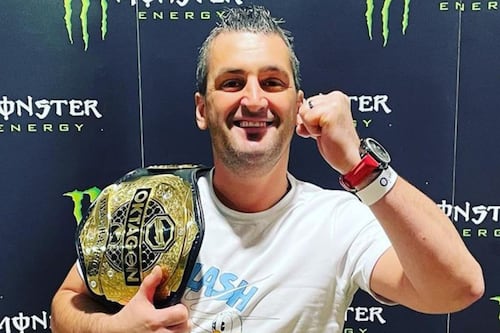 ¡Vaya giros en su vida! Exfutbolista que sufrió alcoholismo debutará en las artes marciales mixtas