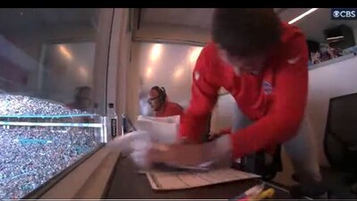 Ken Dorsey explotó y destruyo todo lo que estaba a su alcance