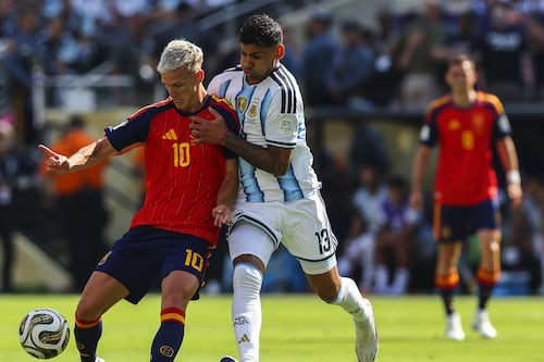 Dani Olmo rechaza disculpas tras recibir puñetazo de asistente de Scaloni: ‘Está faltando a la verdad’