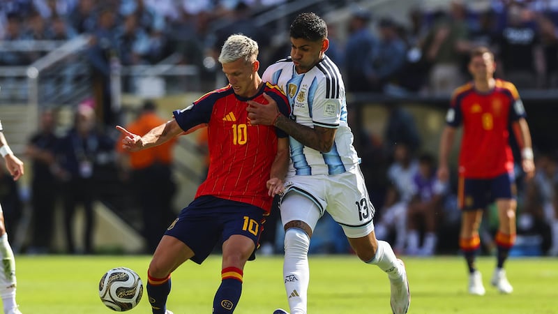 Dani Olmo rechaza disculpas tras recibir puñetazo de asistente de Scaloni: ‘Está faltando a la verdad’