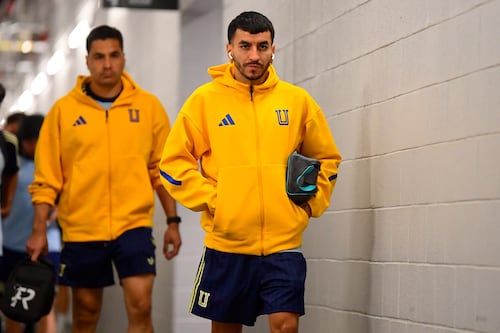 ¿Fin de la novela? Ángel Correa viaja a Argentina para finalizar su salida de Tigres