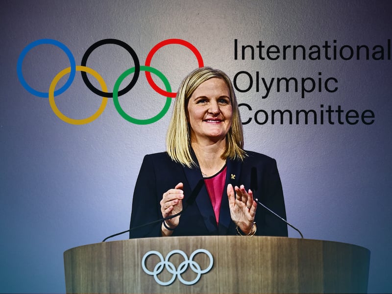 El COI prohíbe atletas transgénero en pruebas femeniles a partir de JJ.OO. Los Ángeles 2028