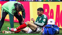 Santiago Gimenez termina en el hospital tras lesión ante Inglaterra; Aguirre espera el diagnóstico