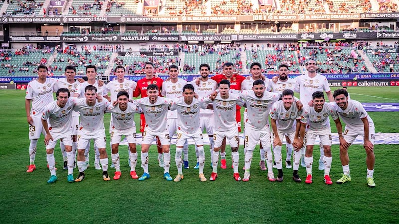 ¡Otro pleito con Toluca! Reportan ‘calentura’ en derrota vs Mazatlán; encerraron a árbitros